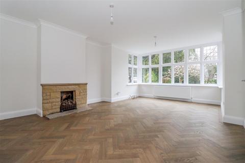 11 Worthing Road, Horsham, RH12 1TA