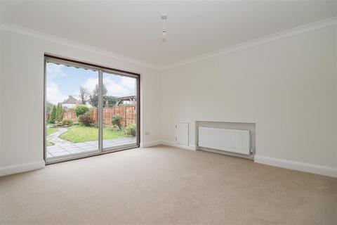 11 Worthing Road, Horsham, RH12 1TA
