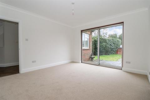 11 Worthing Road, Horsham, RH12 1TA