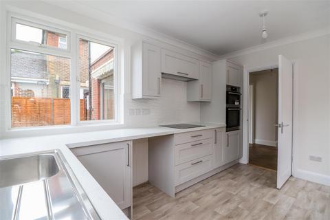 11 Worthing Road, Horsham, RH12 1TA