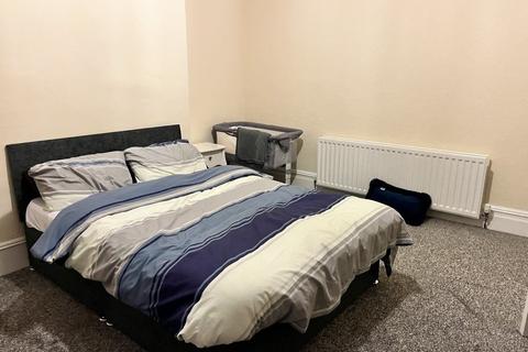 2 bedroom flat to rent, Gladstone Street, Sunderland
