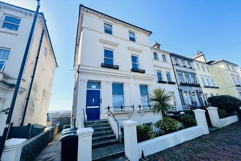 3 bedroom flat for sale - Upperton Gardens, Eastbourne BN21