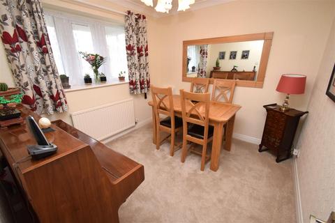 3 bedroom detached house for sale - Captain Lees Gardens, Westhoughton, Bolton