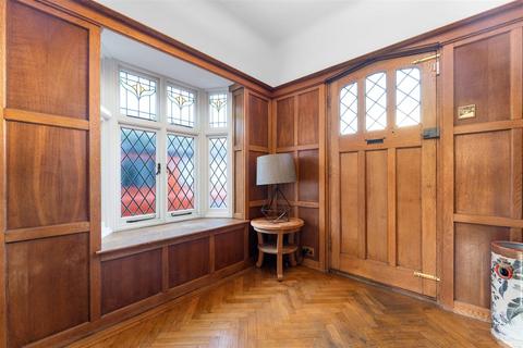 2 Hollybush Close, London, E11 1PZ