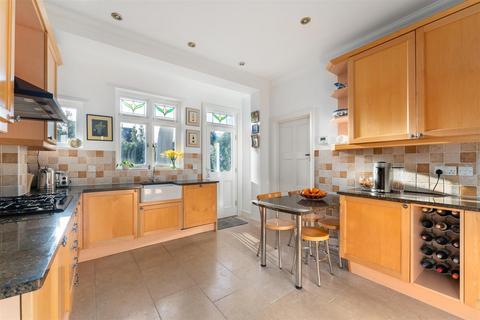 2 Hollybush Close, London, E11 1PZ