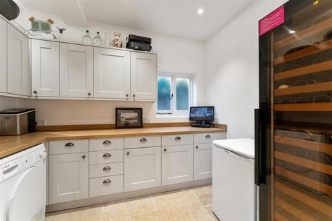 2 Hollybush Close, London, E11 1PZ