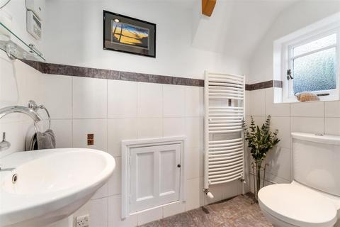 2 Hollybush Close, London, E11 1PZ