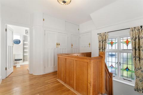 2 Hollybush Close, London, E11 1PZ
