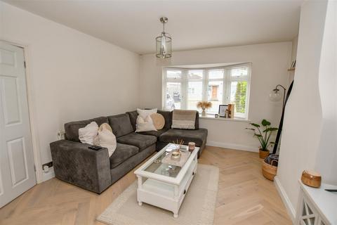 3 bedroom end of terrace house for sale, Peters Avenue, London Colney, St. Albans