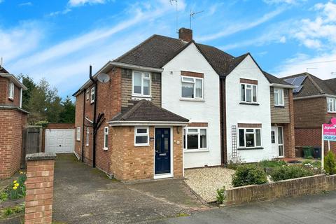 20 Cedar Close, Bagshot, GU19 5AD