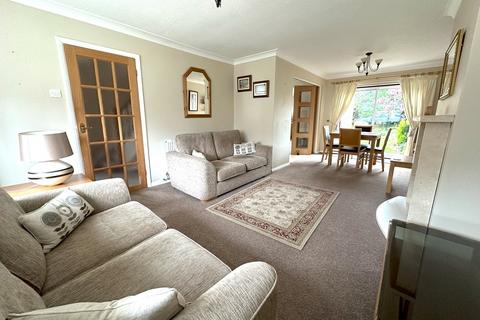20 Cedar Close, Bagshot, GU19 5AD