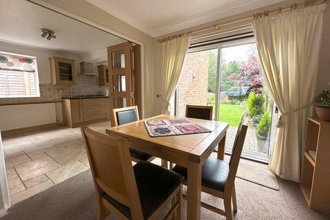 20 Cedar Close, Bagshot, GU19 5AD