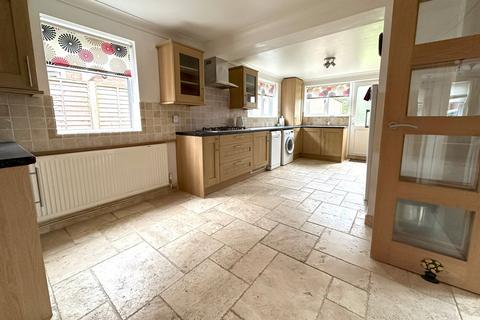 20 Cedar Close, Bagshot, GU19 5AD