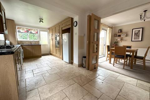 20 Cedar Close, Bagshot, GU19 5AD