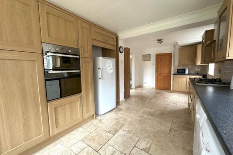 20 Cedar Close, Bagshot, GU19 5AD