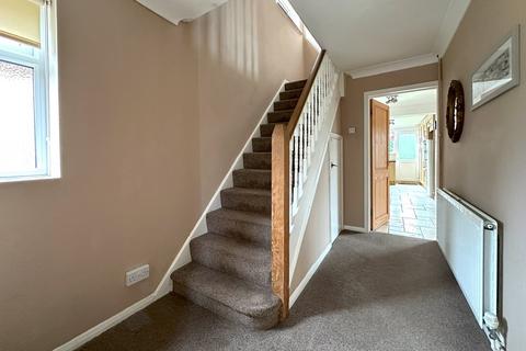 20 Cedar Close, Bagshot, GU19 5AD