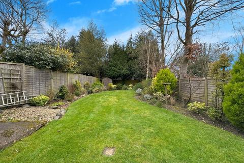 20 Cedar Close, Bagshot, GU19 5AD