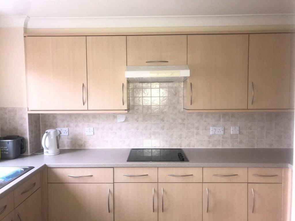 Kitchen 2.jpg