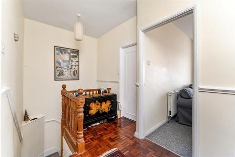 2 bedroom flat for sale, Buckingham Road, Wanstead