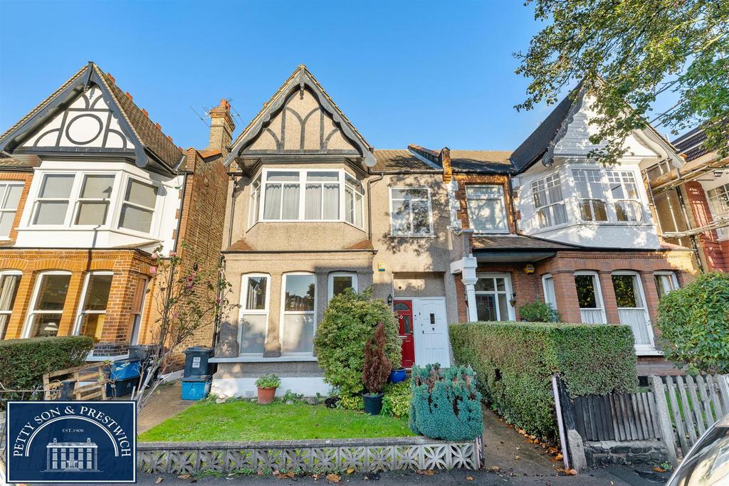 Buckingham Road, Wanstead 2 bed flat for sale £460,000