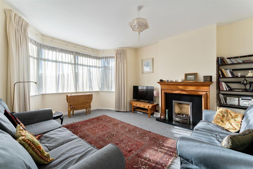 Buckingham Road, Wanstead 2 bed flat for sale £460,000
