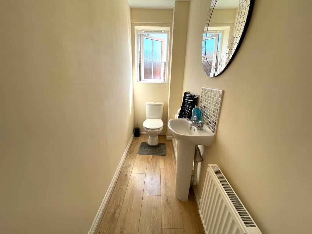 Downstairs WC.JPG