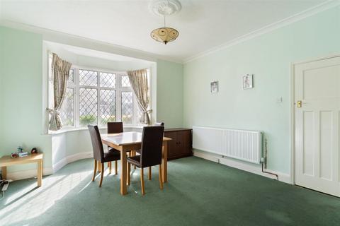 23 Fairview Gardens, Woodford Green, IG8 7DJ