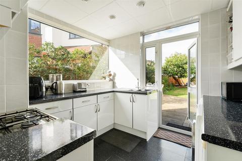 23 Fairview Gardens, Woodford Green, IG8 7DJ