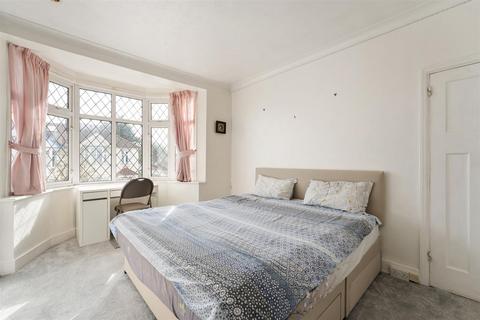 23 Fairview Gardens, Woodford Green, IG8 7DJ