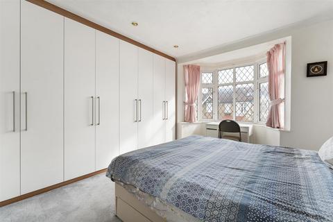 23 Fairview Gardens, Woodford Green, IG8 7DJ