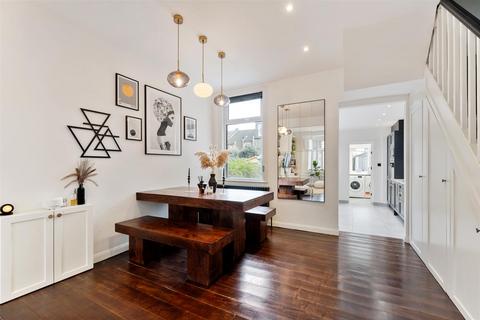 35 Halstead Road, London, E11 2AY