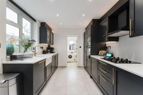 35 Halstead Road, London, E11 2AY