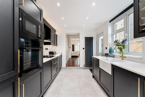 35 Halstead Road, London, E11 2AY
