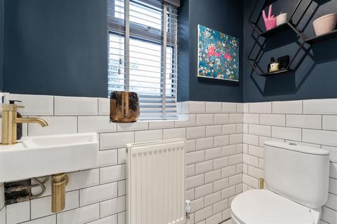 35 Halstead Road, London, E11 2AY