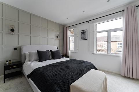 35 Halstead Road, London, E11 2AY