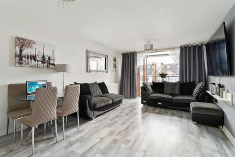 2 bedroom flat for sale, Adler Court, Earlham Grove, Forest Gate