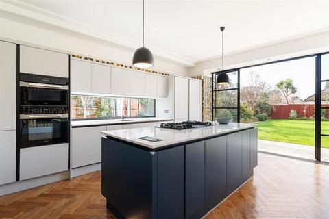 10 Draycot Road, London, E11 2NU