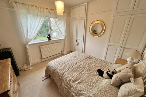 12 Barlow Road, Wilmslow, SK9 4BE