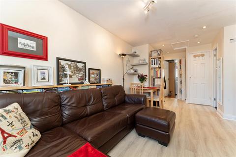 1 bedroom apartment for sale, Falcon Way, Wanstead