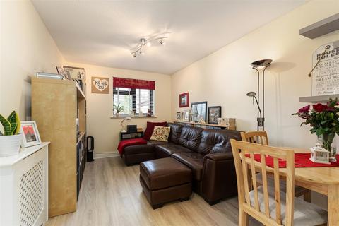 1 bedroom apartment for sale, Falcon Way, Wanstead