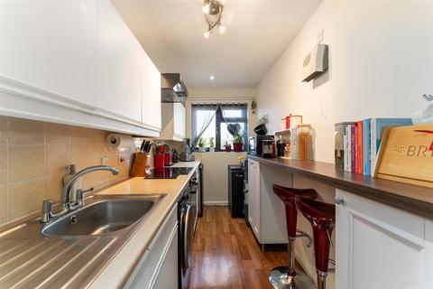 3 Falcon Way, London, E11 1SX
