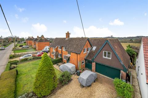 5 bedroom semi-detached house for sale, New Road, Bromham