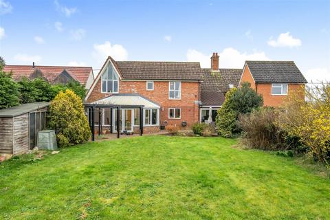 5 bedroom semi-detached house for sale, New Road, Bromham