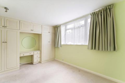 4 High Silver, Loughton, IG10 4EL