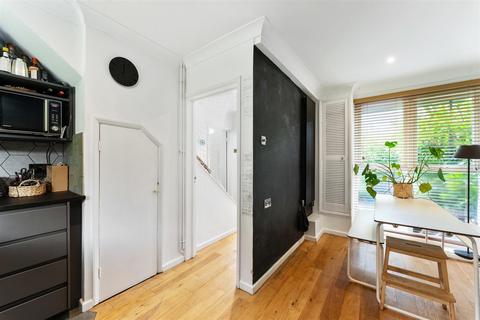 10 Burden Way, London, E11 3RY