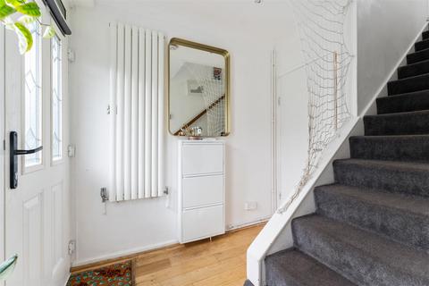 10 Burden Way, London, E11 3RY