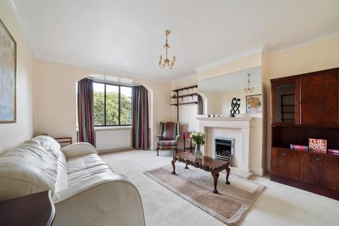 2 bedroom apartment for sale, Forest Court, Snaresbrook