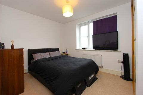 2 bedroom apartment for sale, Waterhouse Lane, Kingswood