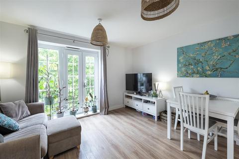 2 bedroom flat for sale, Millstone Way, Harpenden