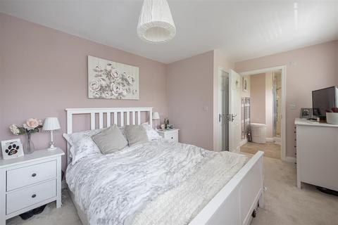 2 bedroom flat for sale, Millstone Way, Harpenden